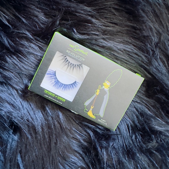 EYELASHES - Picture 3 of 4